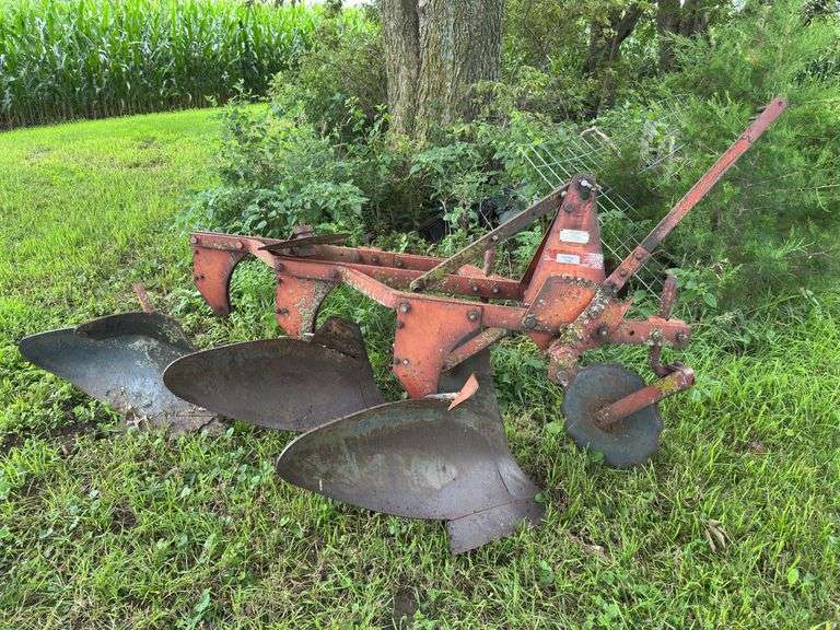 Ford 3–14 bottom plow model 101 ￼ image