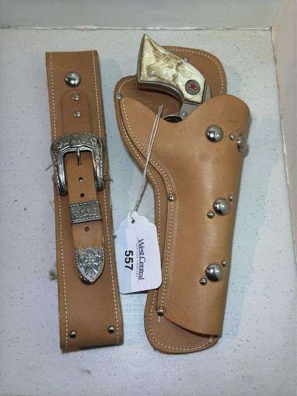 Hubley Western Toy Revolver with Holster and Belt image