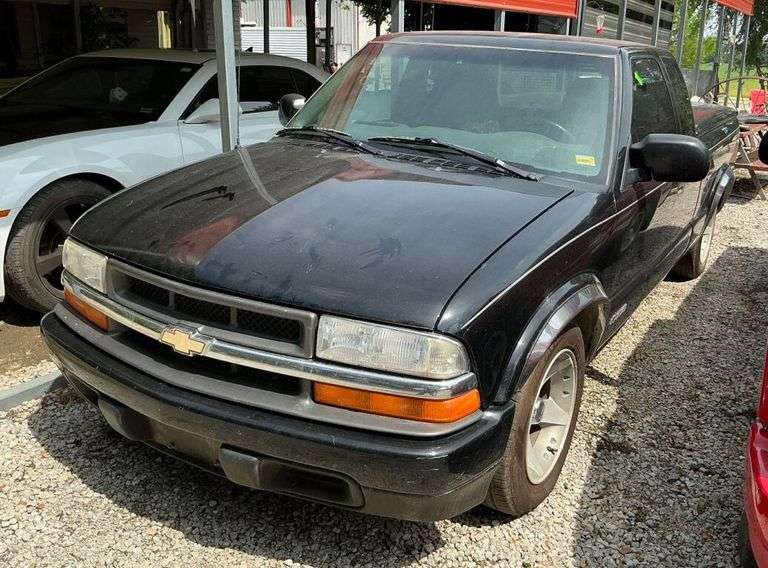 2001 Chevrolet S10 Pickup Truck. Does have title.