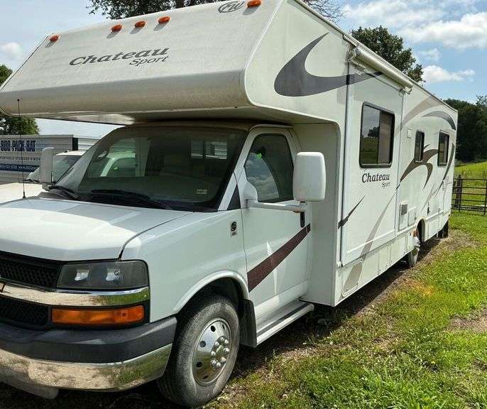 2008 Chateau Sport Motorhome - 6.0L V8. Does have title.