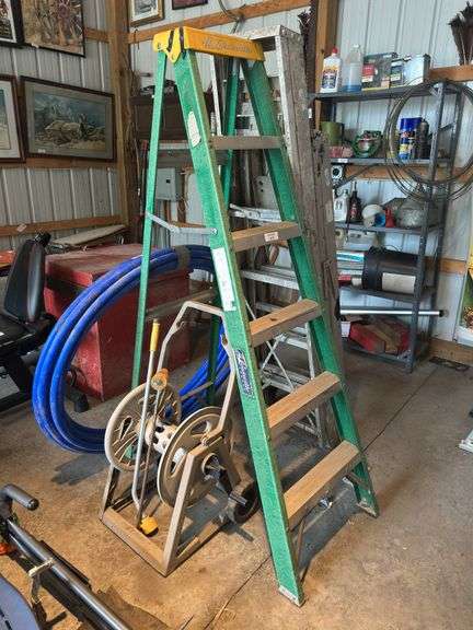 6ft Louisville Fiberglass Stepladder image
