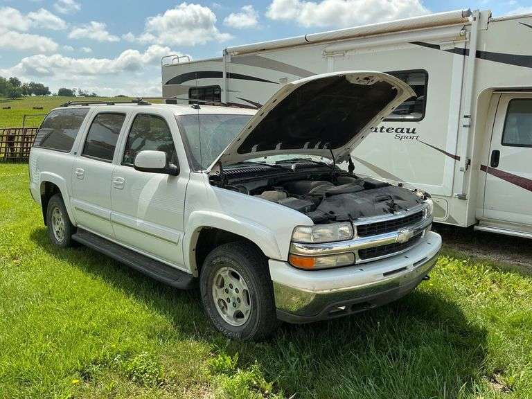 2004 Chevrolet Suburban 1500 SUV. Does have title.