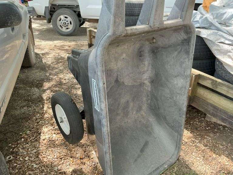 Rubbermaid Wheelbarrow image