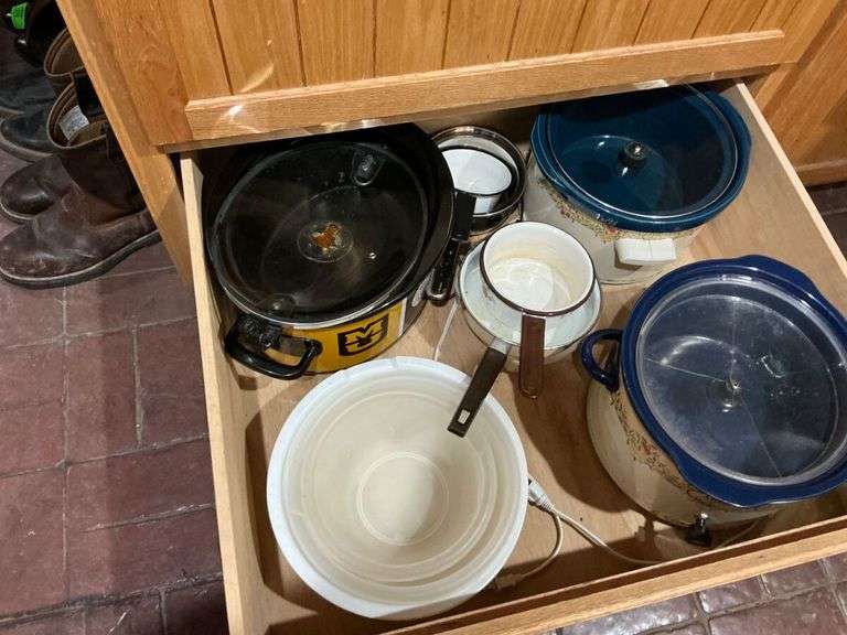 Assorted Kitchen Cooking Appliances image