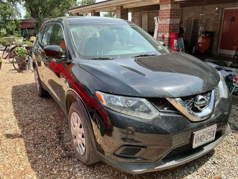 2016 Nissan Rogue AWD SUV - Does have title.