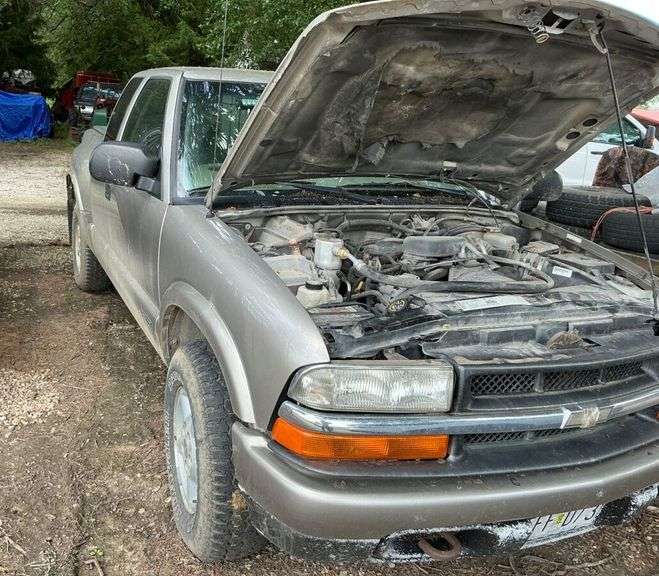 2002 Chevrolet S10 4x4 Pickup Truck. Does have title.