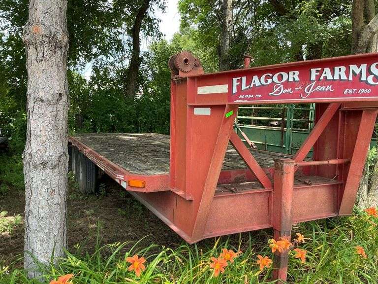 1996 Coose Flagor Farms Gooseneck Trailer. Does have title.