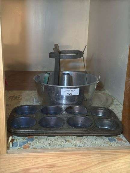 Assorted Baking Pans: Bundt, Muffin, and More image