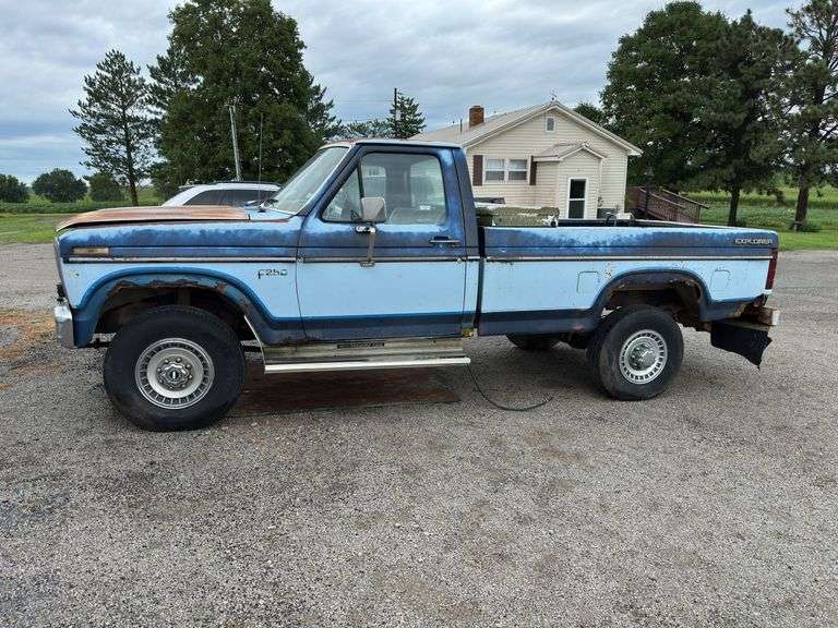 1985 Ford F 250 4x4 pickup image
