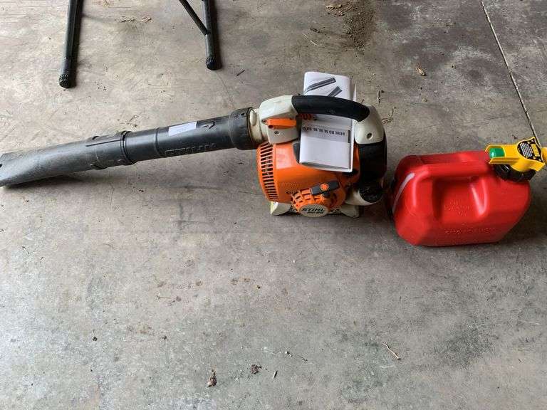 Stihl BG 86 Leaf Blower with Gas Can image