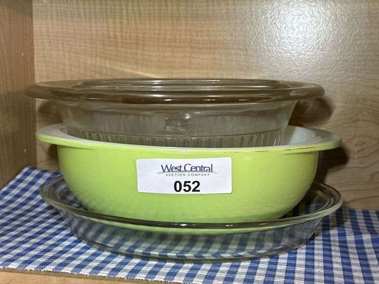 Pyrex Lime Green Bowl , Ribbed bowl, lid, & pie plate image
