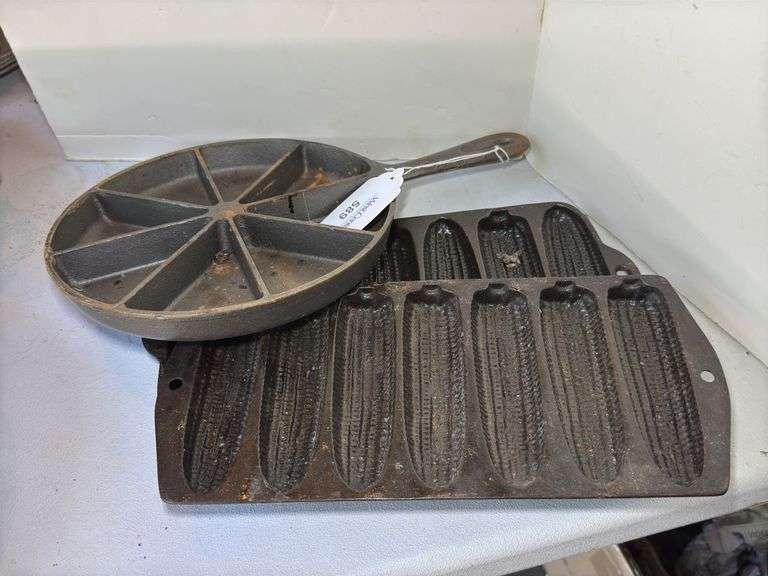 Cast Iron Cornbread Skillet and Two Corn Shaped Molds image