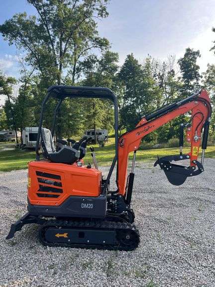 Mini Excavator  DM20 (damage on Canopy Post)