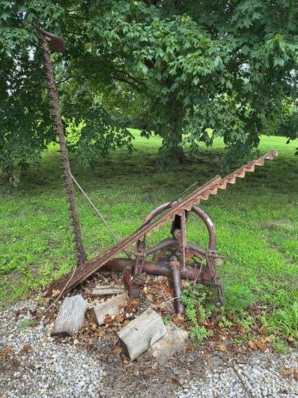 Approximate 7 foot sickle bar mower we believe to be Ford brand image