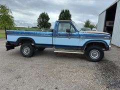 1985 Ford F 250 4x4 pickup