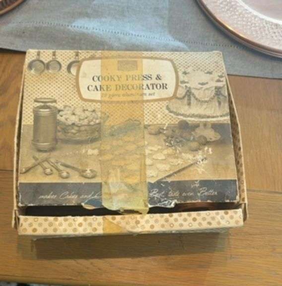 Cooky Press & Cake Decorator Set image