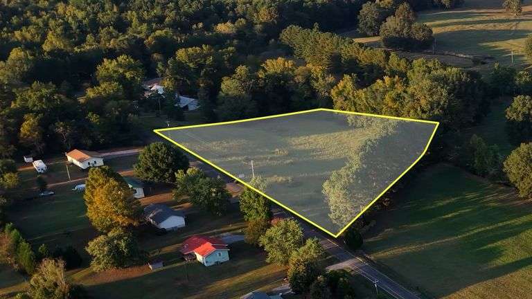 3± acres on Mackey Street in Leesburg (PIN# 7929) image