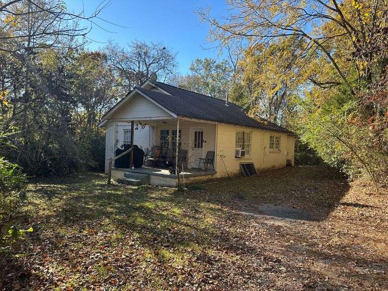 SFR Home located at 94 Dempsey Rd (L11Y 044) image