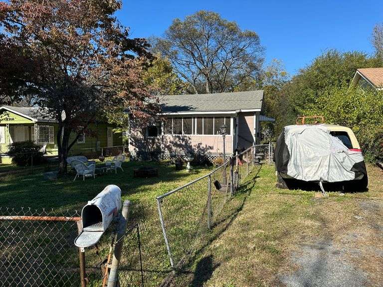 SFR Home located at 121 Holly St (J15X 442) image