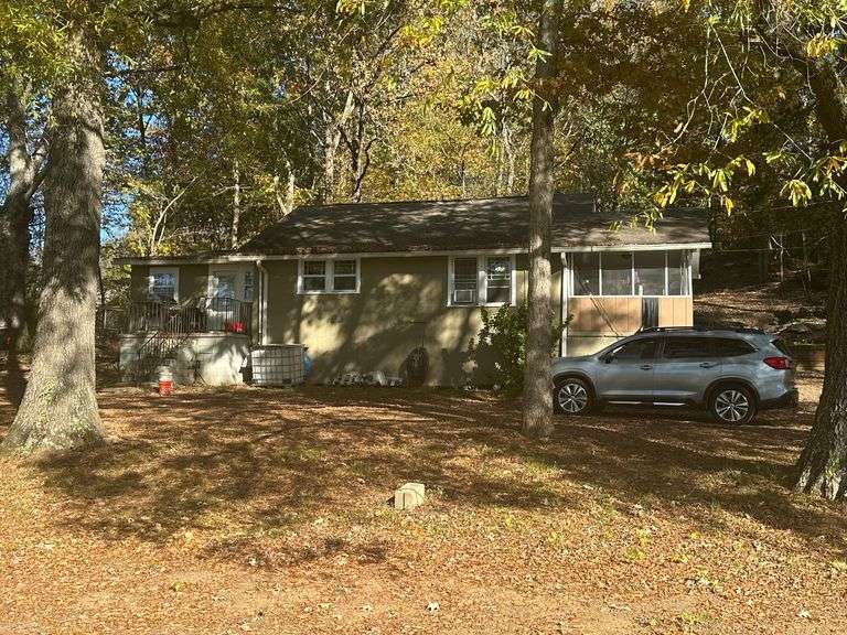 SFR Home located at 130 Dempsey Rd (L11Y 044) image