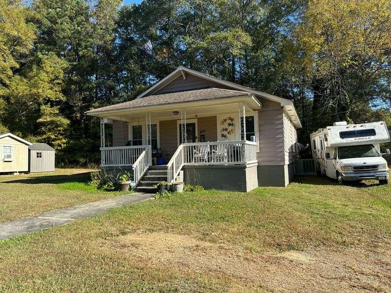 SFR Home located at 400 Woodward St (J13W 064) image