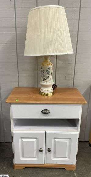 Side table 27.5x16x9" with table lamp some damage image