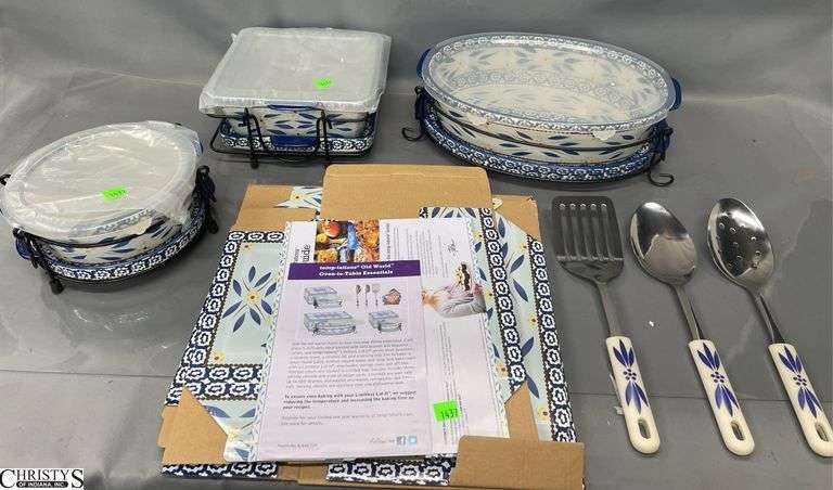 Tempatations, side dish containers with holders, wooden utensils image