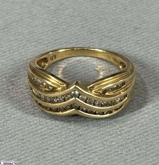 10K Yellow Gold Ring with Diamonds 4.1 g image