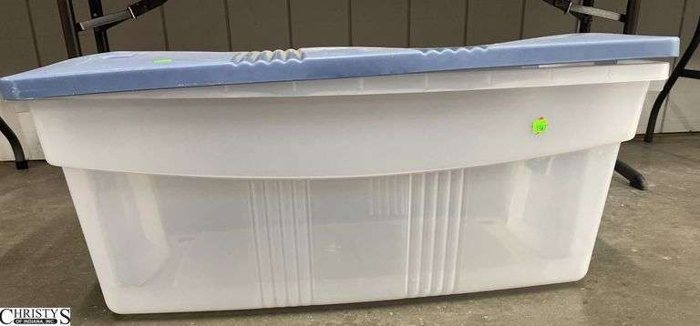 Plastic tub with Lid 35x23" image