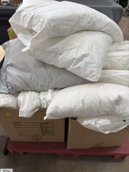 Pillows With Shams, Mattress Protectors, Holiday Quilt, Bedspread,Bedding image