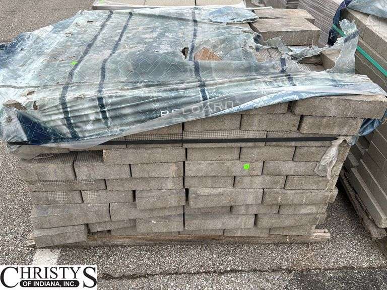 Skid of 11x7 Pavers Some May Have Damage