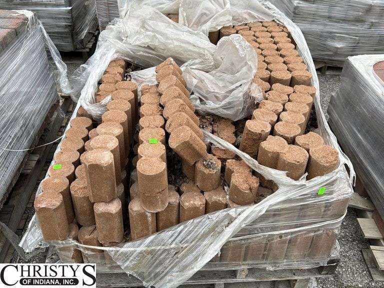 Skid of Landscaping Bricks Some May Have Damage