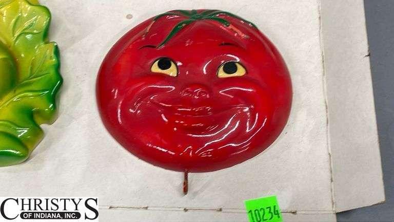 Ceramic Wall Decor Lettuce, Tomato Largest 5.5x6.5