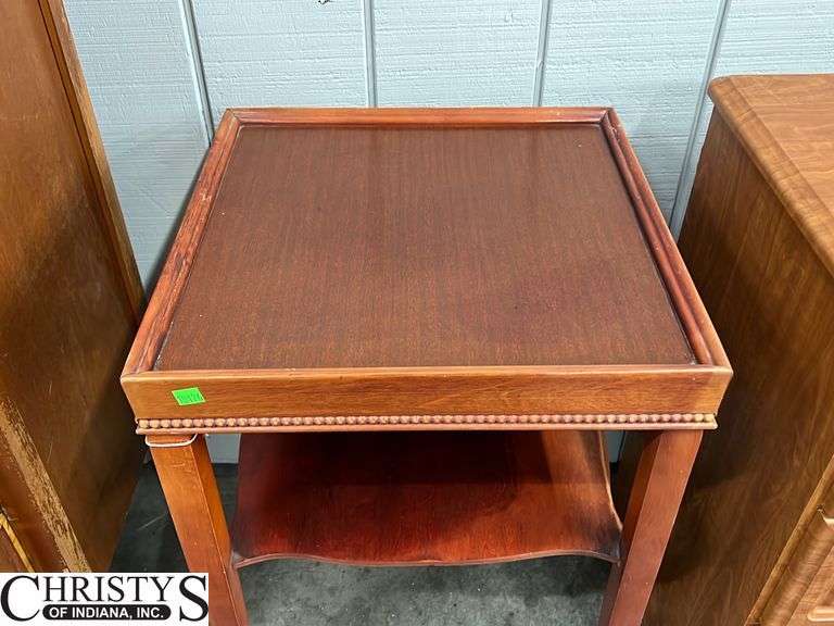 Hepplewhite-Style Side Table 18x18x27