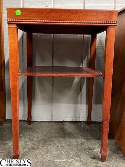 Hepplewhite-Style Side Table 18x18x27