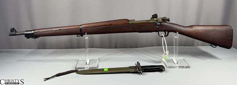 U.S. Remington WW II Model 03-A3 Bolt Action Rifle cal. 30-06  SN: 3791985 with Bayonet  in Brown Gun Case image