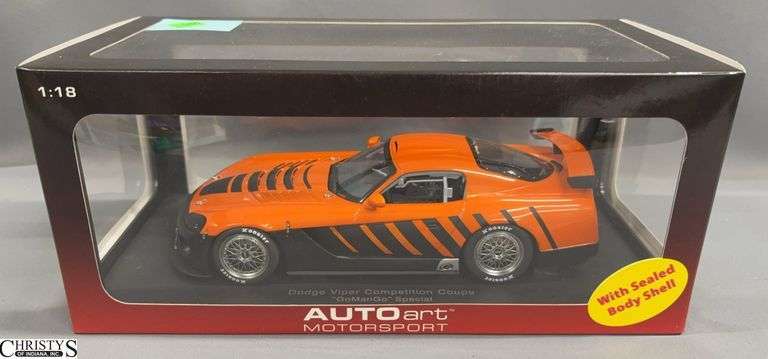 AutoArt Dodge Viper Competition Coupe "GoManGo" Special 1:18 Scale Model image