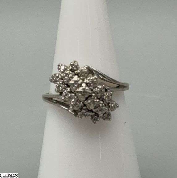 10 KT White Gold Diamond Cocktail Ring