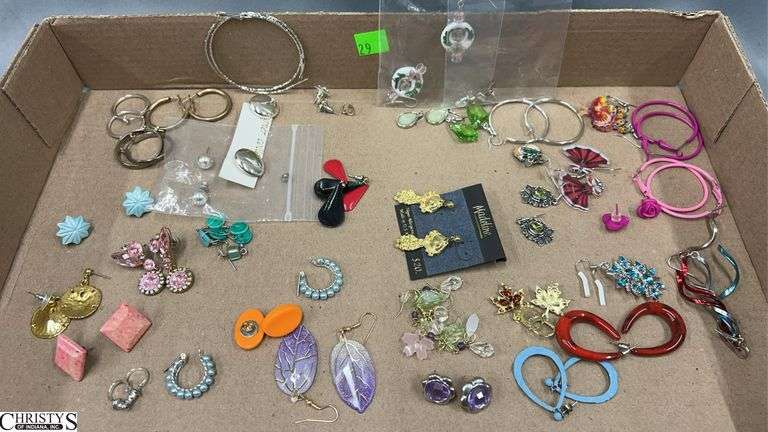 Approx. 40 Pairs of Earrings