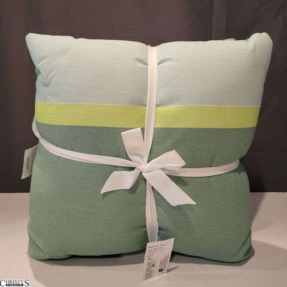 Set of 2 Green Decorative Pillows