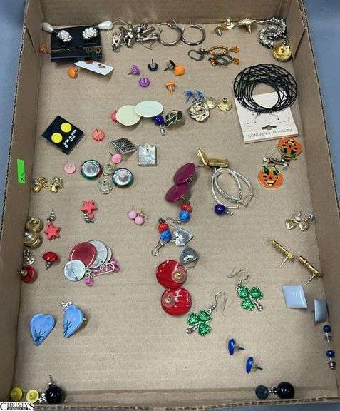 Approx. 45 Pairs of Earrings