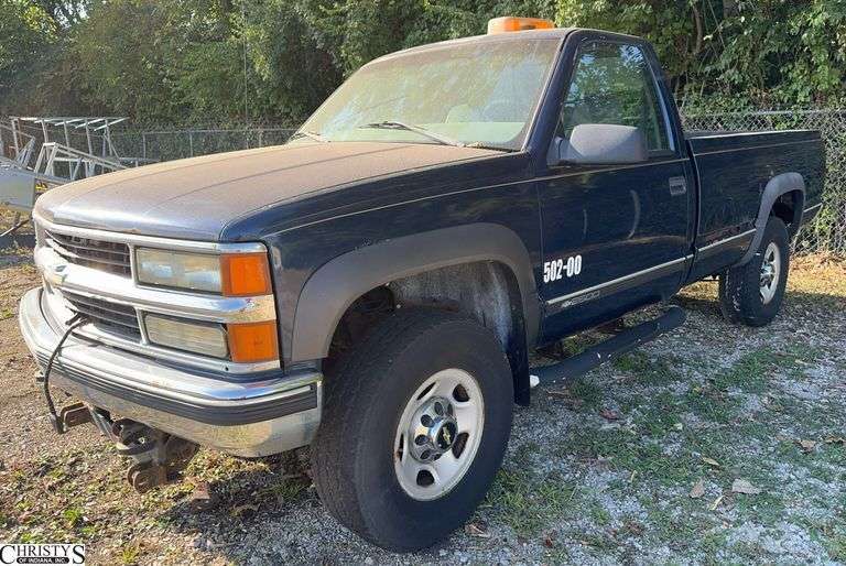 2000  CHEVROLET  GMT-400 Towed Here Dead Battery. image