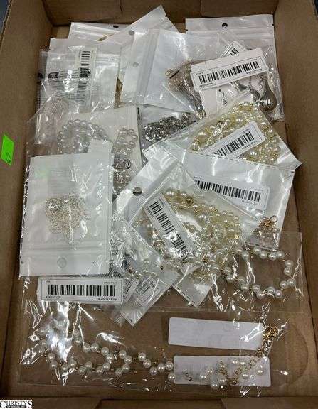 Approx. 19 Necklaces in Packages