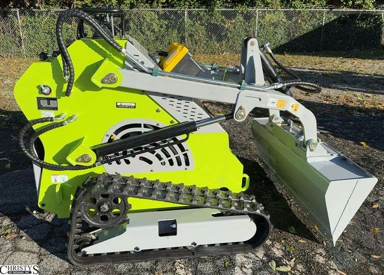 LandHero Mini Skid Steer LDH-T460 Gasoline Engine image