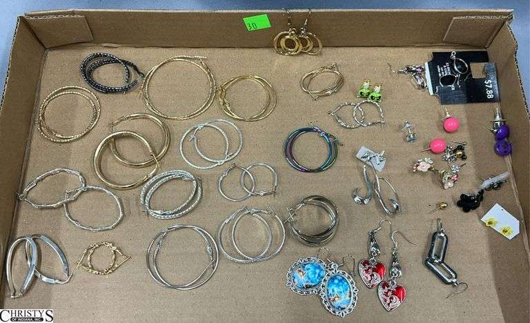 Approx. 36 Pairs of Earrings