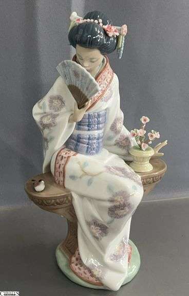 Lladro Geisha Motif Porcelain Figurine - 9"
