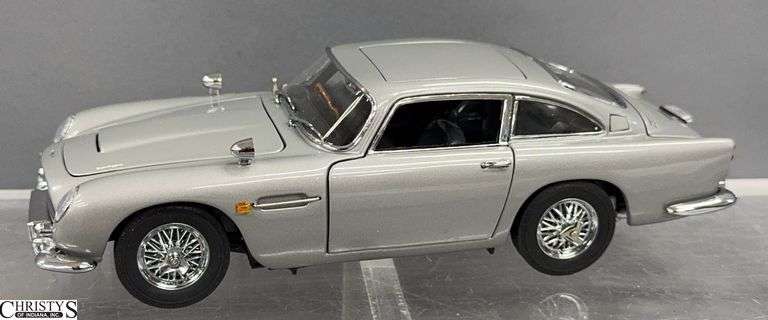 James Bond 007 Aston Martin DB5 Model Car image