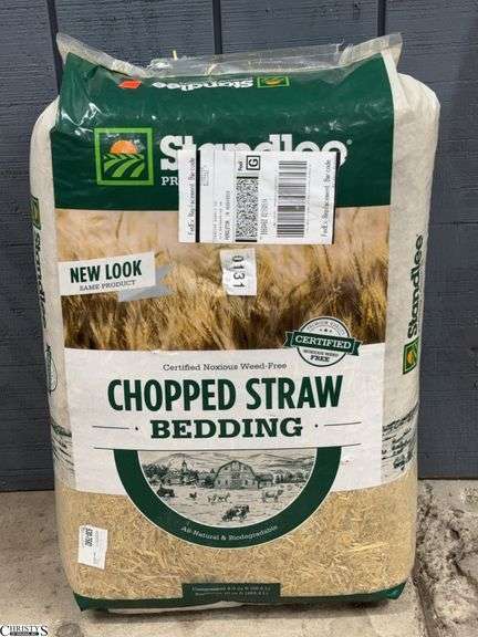 Standlee Chopped Straw Bedding Bundle image