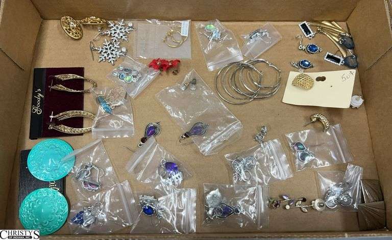 Approx. 30 Pairs of Earrings