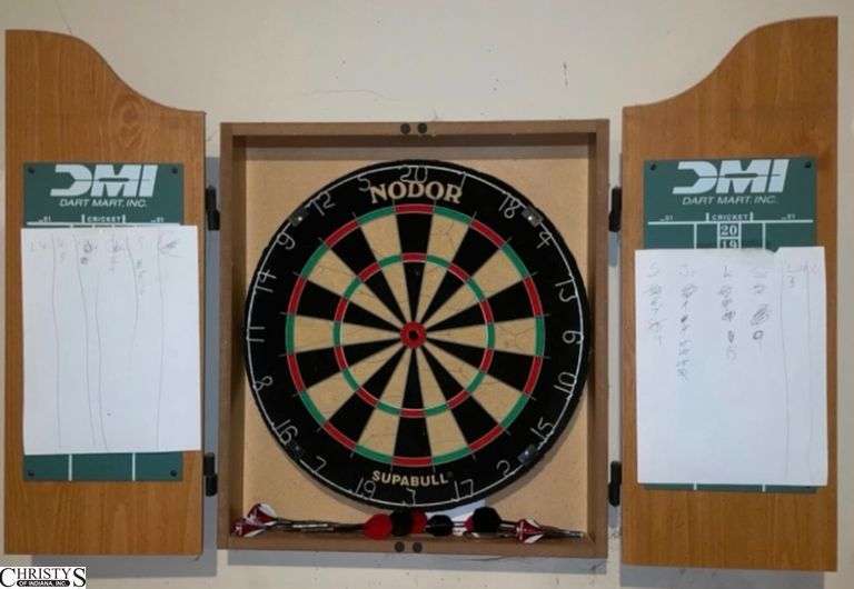 Marlboro Dart Board - 19.5" x 26" x 4" - appears new, lead photo is stock image, since it is sealed image